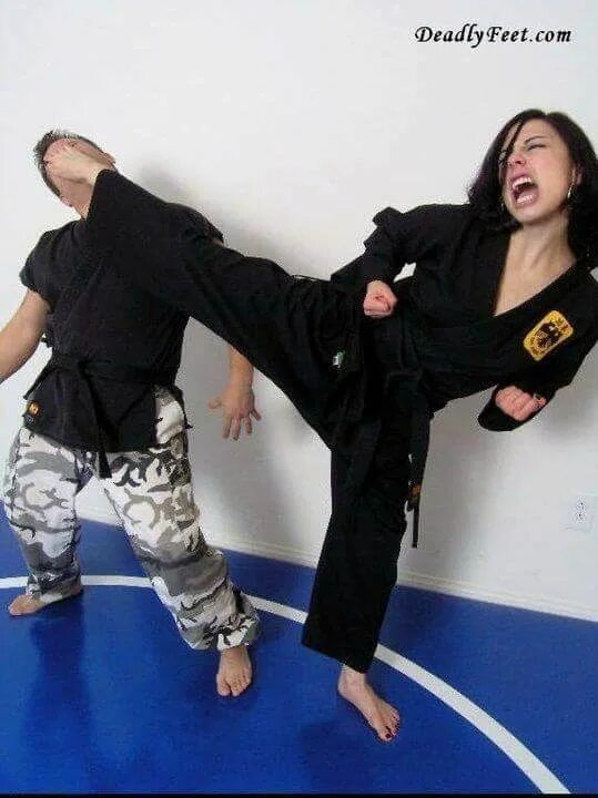 Карате feet. Карате девочки face Kick. Feet Fighters Karate. Karate face foot Kick. Feet fight