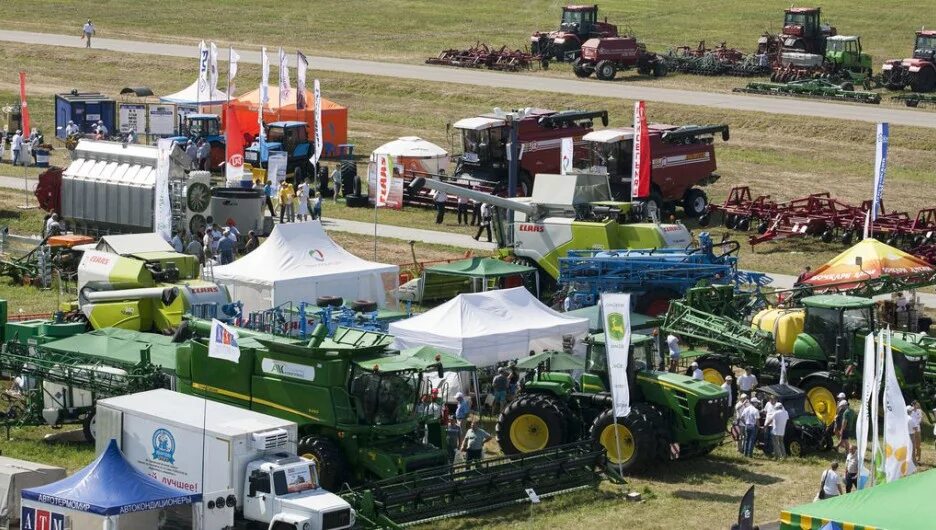 Посевная 2023. Комбайн в поле. Выставка сельхозтехники в ростове на дону. Автономная сельскохозяйственная техника беларусь. Жатка джон дир 635f.