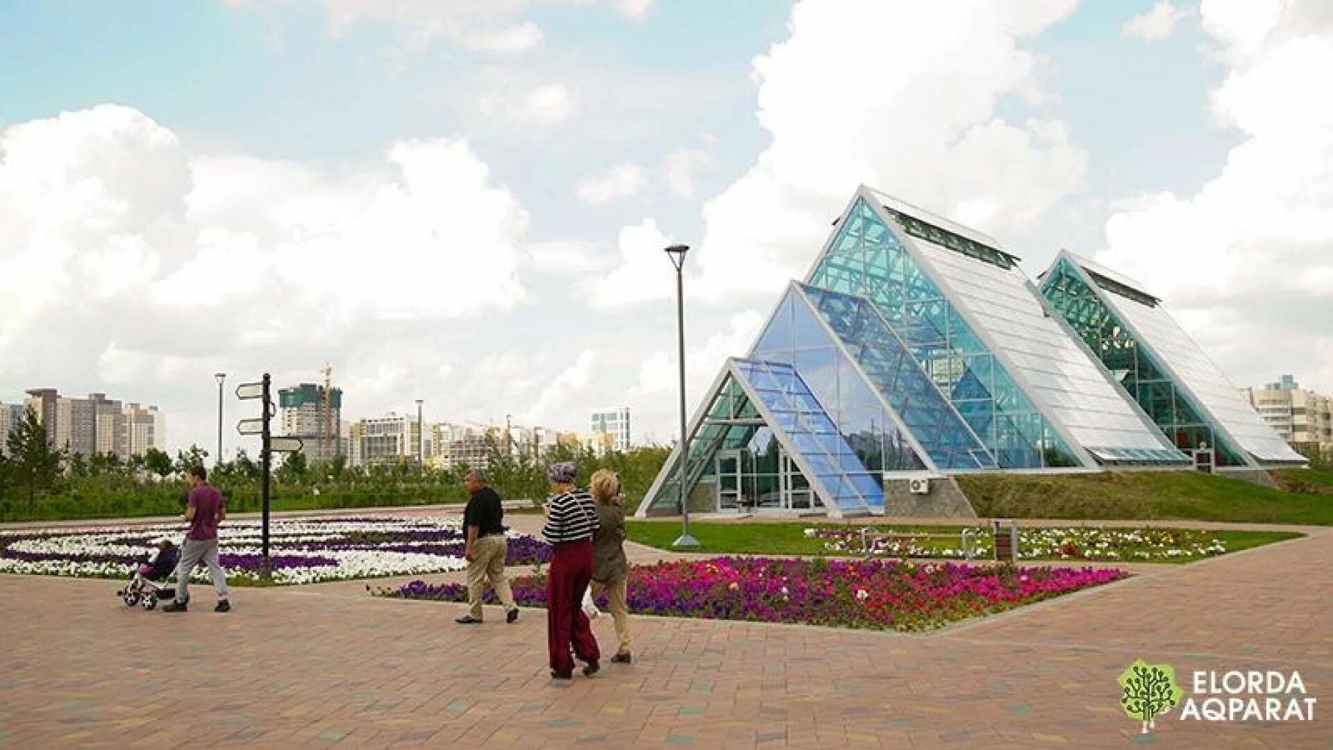 Туркестан ботанический сад казахстан. Нурсултан саду. Нурсултан город ботанический сад. Нур султан ботанический сад. Архитектура казахстана ботанический сад астана.