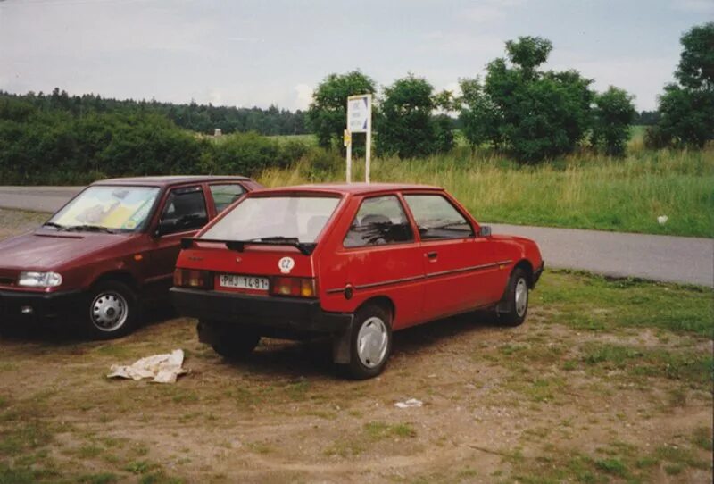 ЗАЗ-1102 «Таврия». ЗАЗ 1102 Таврия красная. ЗАЗ 1102 «Таврия» 1102. ЗАЗ 1102 И ВАЗ 2108. Почему таврия