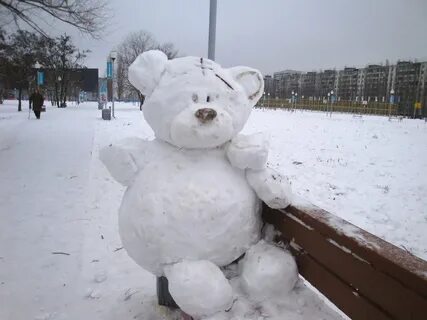 Медведь из снега