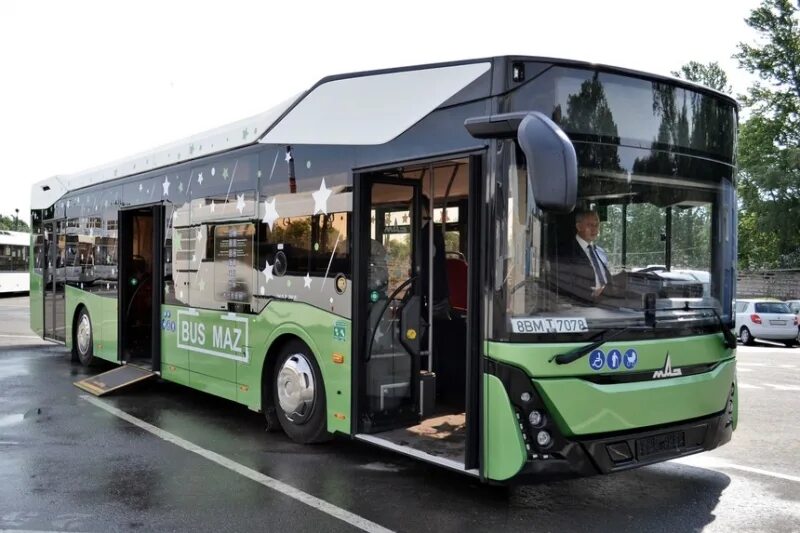 Автобус камаз 5299. Автобусы нефаз 2020. Новый автобус телефон. Автобусный автопарк. Электробусы ютонг е10.