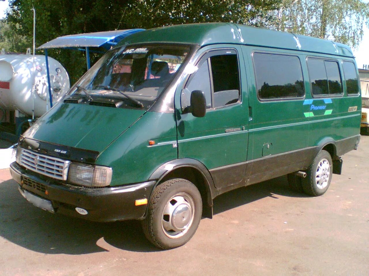 Автомобиль газель пассажирская. ГАЗ-2705 зеленый. ГАЗ 2705 микроавтобус. ГАЗ 3302 микроавтобус. Газель 2705 тёмно зелёная.