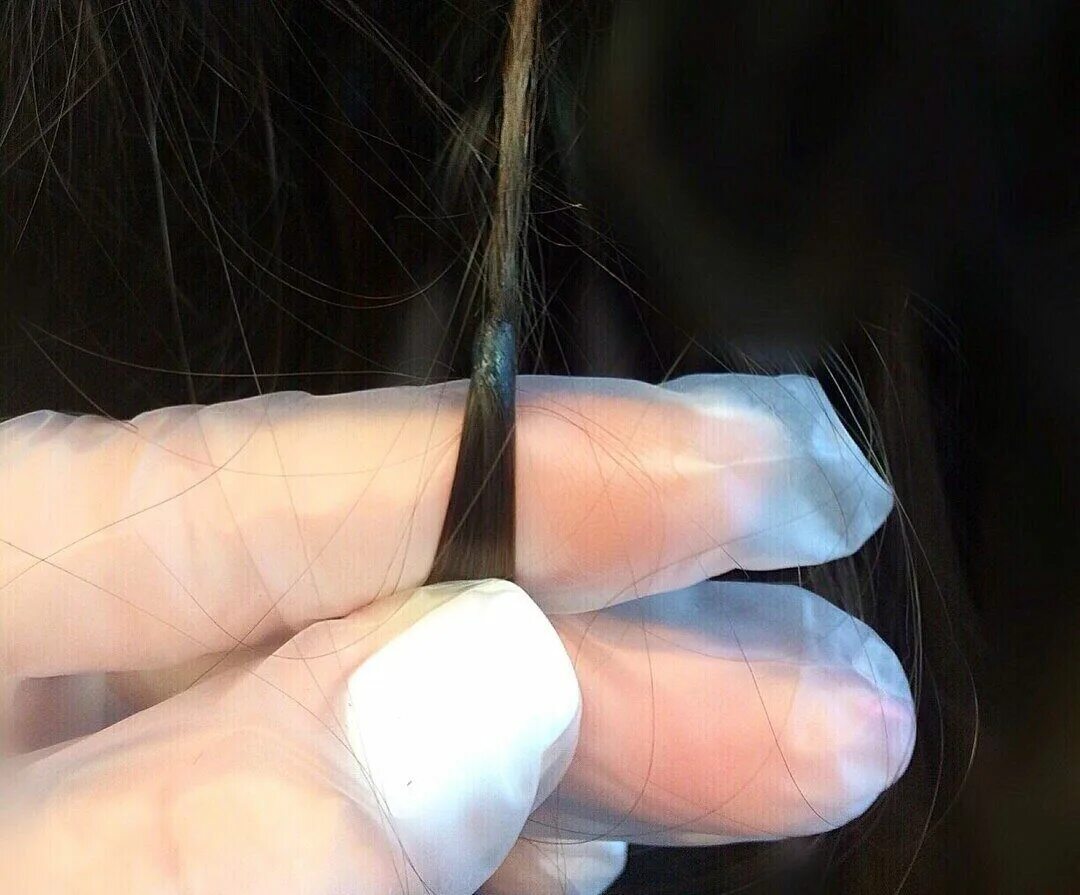 Как снять капсульное наращивание. Снятие нарощенных волос капсулы. Снятие наращенных волос. Снятия наращивания волос капсулы. Наращивание волос снятие.