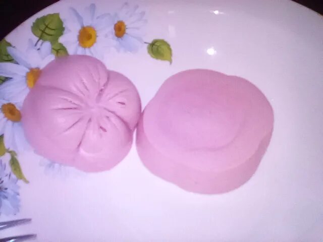 Кусок колбасы сколько грамм. Вес куска колбасы докторской. вес кусочка докторской колбасы. вес кусочка колбасы вареной. колбаса докторская кусок грамм.