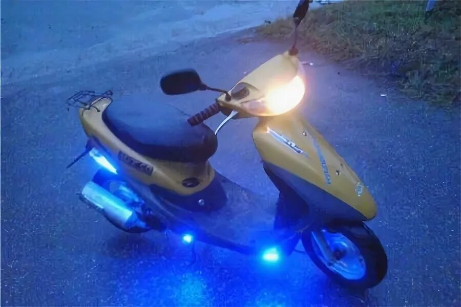 Скутер светодиодные. Honda Dio доп свет. Мопед Хонда дио с подсветкой. Дополнительный свет на скутер Honda Dio 34. Хонда дио 27 диодная подсветка.