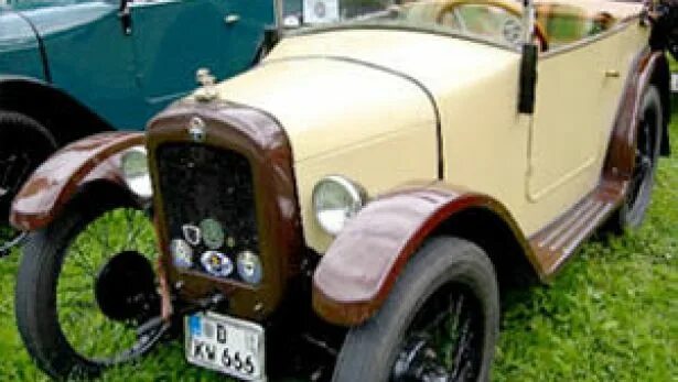 Dixi 3. Dixi машина. бмв dixi. дикси первая бмв. dixi bmw 1929 плакат.