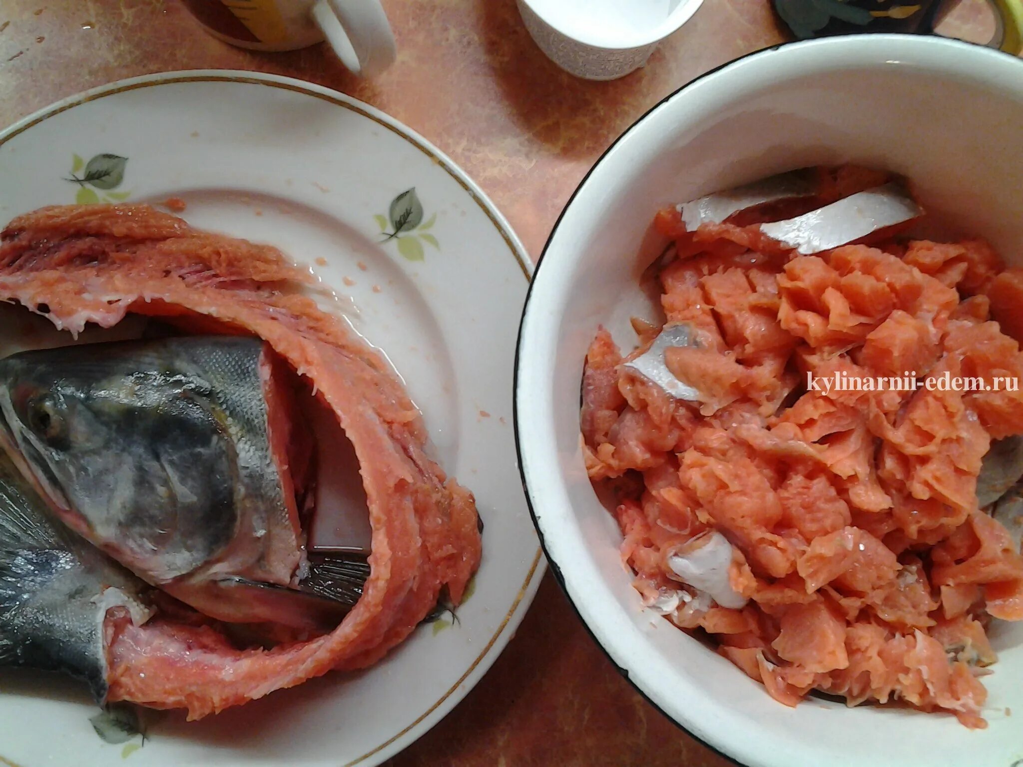 Можно ли горбушу при грудном. Семужный посол красной рыбы по сахалински. Семга слабосоленая филе. Красная рыба целиком. Можно ли горбушу при грудном.