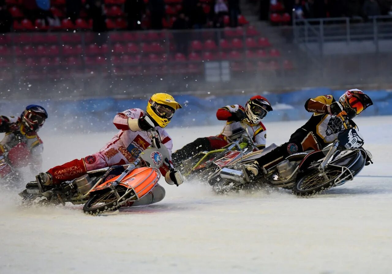 Мотогонки на льду шипы. Мотогонки европа вятские поляны. Мотогонки в вятских полянах. Поляны мотогонки. Мотогонки в вятских полянах.