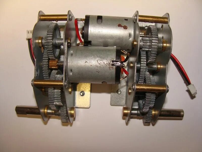 Kuhn редуктор левый. Редуктор левый. 72-2308005-03 редуктор левый. Упоры редукторов на танк тайген. Редуктор тайген т 34.