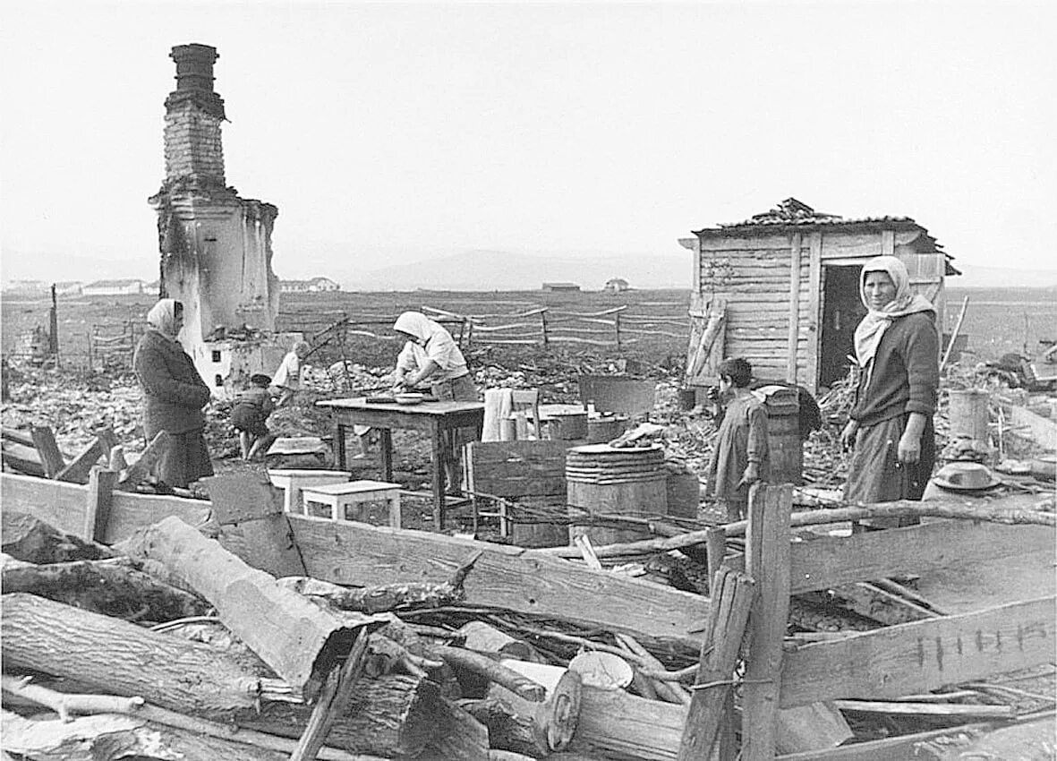 Жизнь во время войны и после. Сожженные города деревни в годы войны 1941-1945. Деревня Микуличи Брагинский района в годы войны 1941-1945. Разрушенные деревни СССР после войны 1941-1945. Деревня после войны 1945.