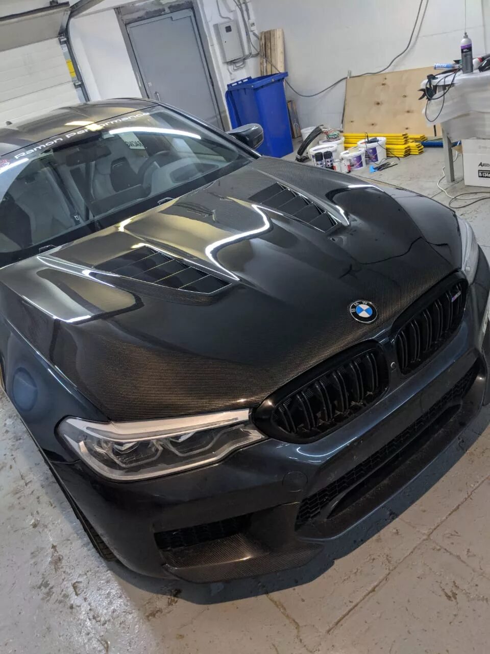 Капот x5. M5 f90 карбоновый капот. BMW m5 карбоновый капот. Карбоновый капот BMW m5 f90. Карбоновый капот BMW f30.