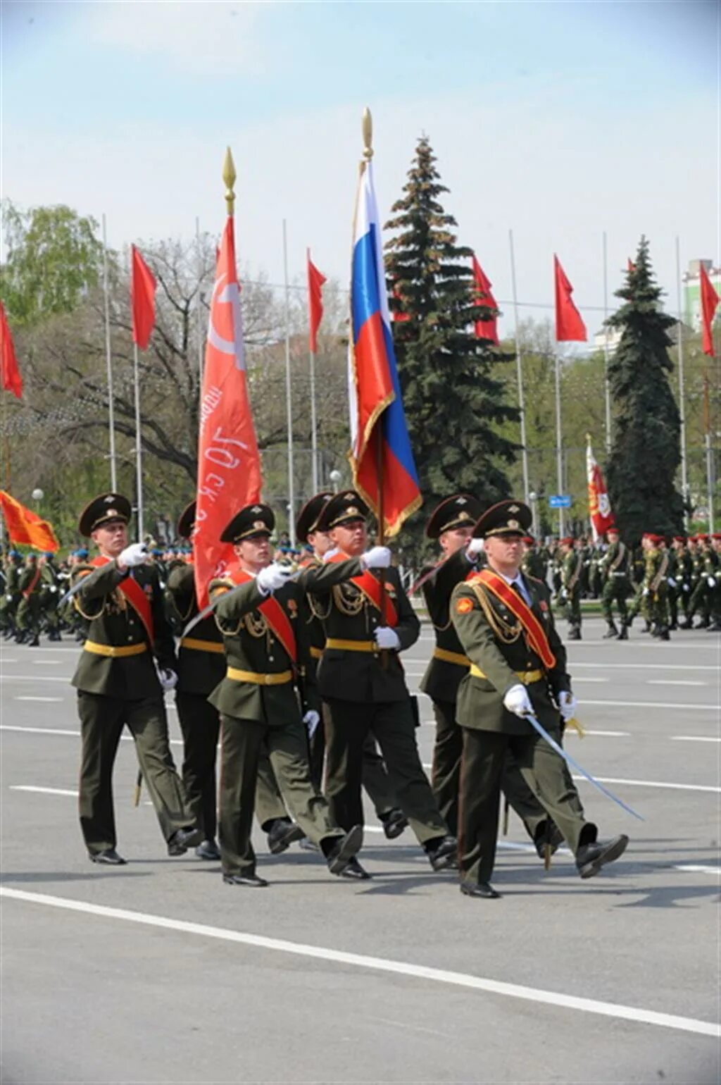 9 мая 2011. Парад Победы 9 мая 2011 ОДОН. Площадь Куйбышева 9 мая. 9 Мая Самара. Парад 9 мая 2011 года.