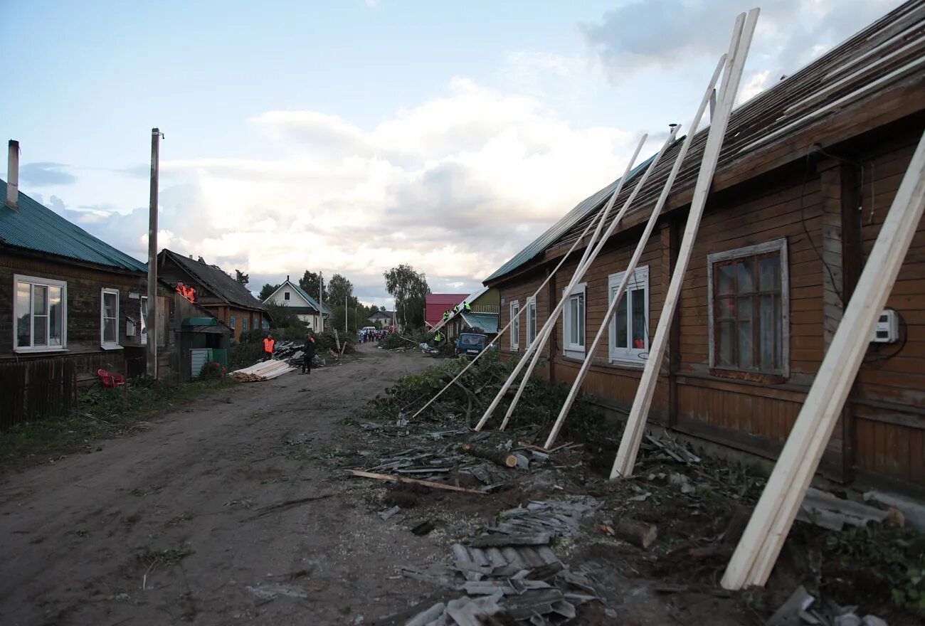 Погода в андреаполе на 10. Торнадо Андреаполь Тверская область. Смерч в Тверской области 2021. Андреаполь ураган 2 августа. Торнадо в Андреаполе.