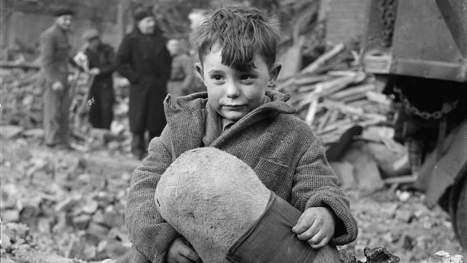 люди пережившие великую отечественную войну. пленные итальянцы вов 1941-1945. великая отечественная война дети. люди пережившие великую отечественную войну. разрушенная деревня 1945 вов.