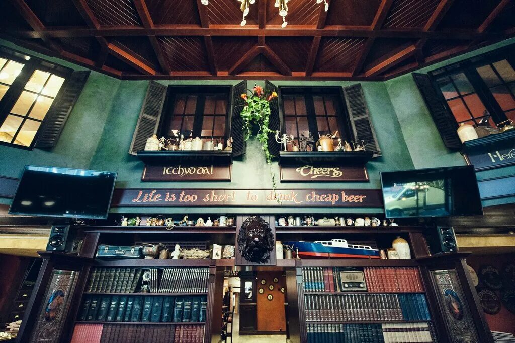 Lions head pub тургеневская. Паб lion’s head. Lions head мясницкая. Lions head pub мясницкая. Lions head мясницкая.