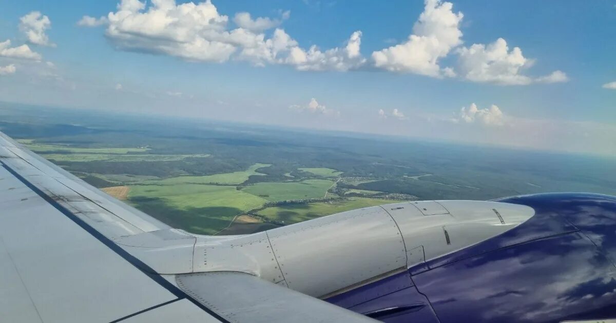 Полет на самолете пермь. Из самолета. Аэропорт Волгоград вид из самолета. Пермский аэропорт самолеты. Полет из Пермского аэропорта.