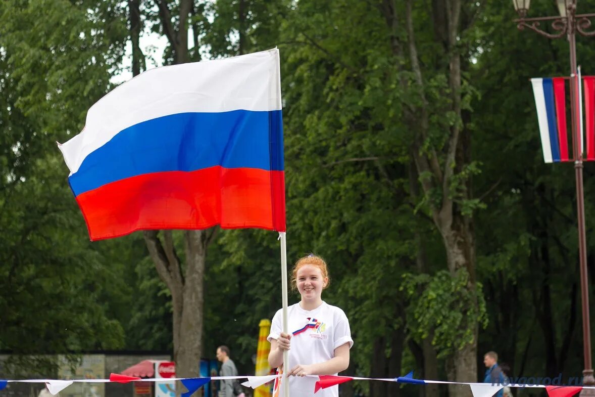 Флаг россии отметили. Российский Триколор. Российский флаг фото. День флага. День флага фото.