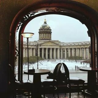 Напротив казанского собора