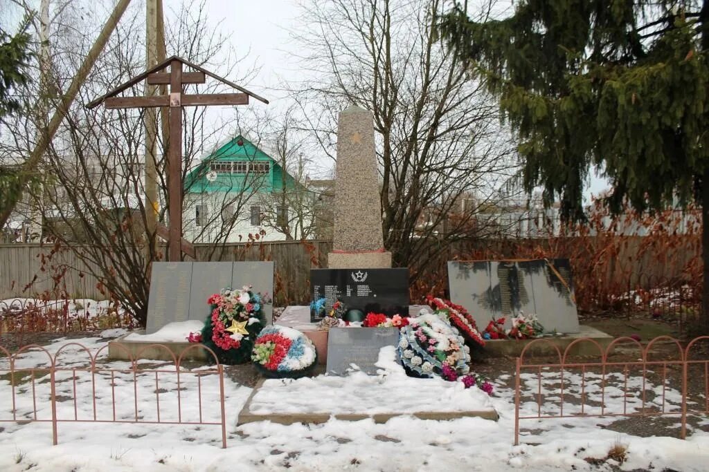 Ермолино (калужская область). Кладбище ермолино великий. Кладбище ермолино великий новгород. Кладбище ермолино великий. Западное кладбище великий новгород.