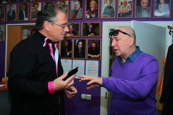 Как выглядит кауфман из цифрового цирка. Эквилибрист цирк дю солей. Как выглядит кауфман из цифрового цирка. Цирк дю солей акробаты на батуте. Как выглядит кауфман из цифрового цирка.