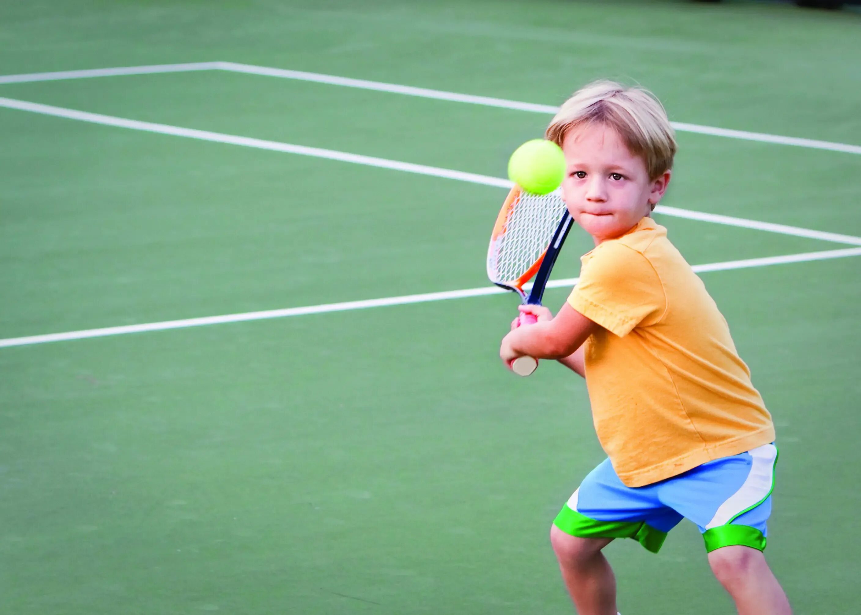 Do you enjoy playing sports. Теннис дети. Детский большой теннис. Большой теннис дети. Ребенок с ракеткой.