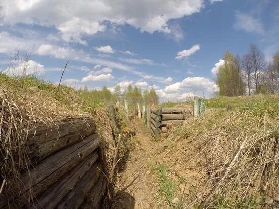 Рыть окопы в курской обл. Белгород окопы на границах. в белгороде роют окопы.