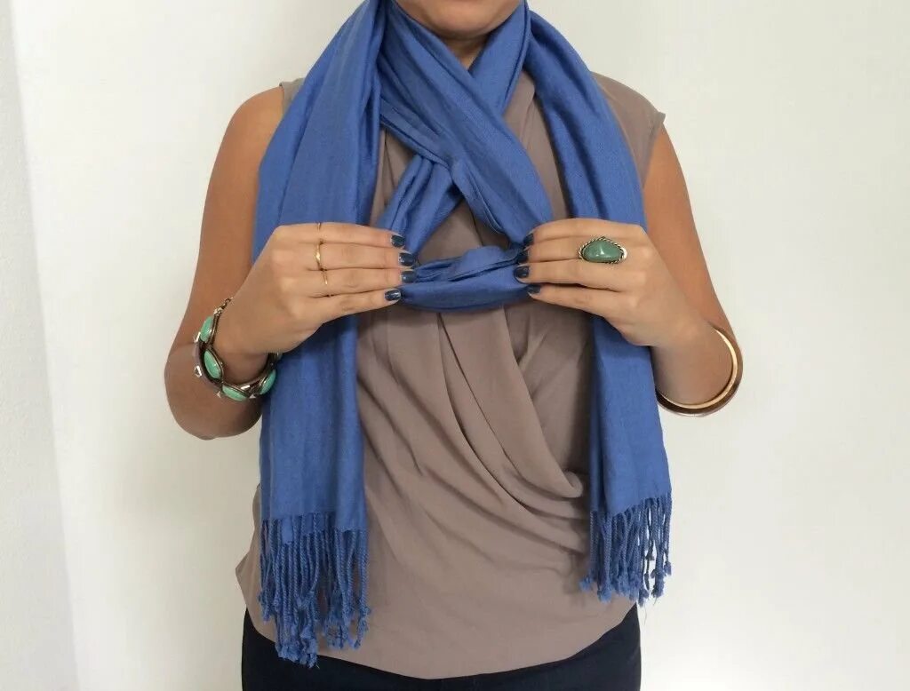 Шарф. Шарф. Шарф на шее. Как красиво завязать шарф на шее. Как красиво завязать шарф.