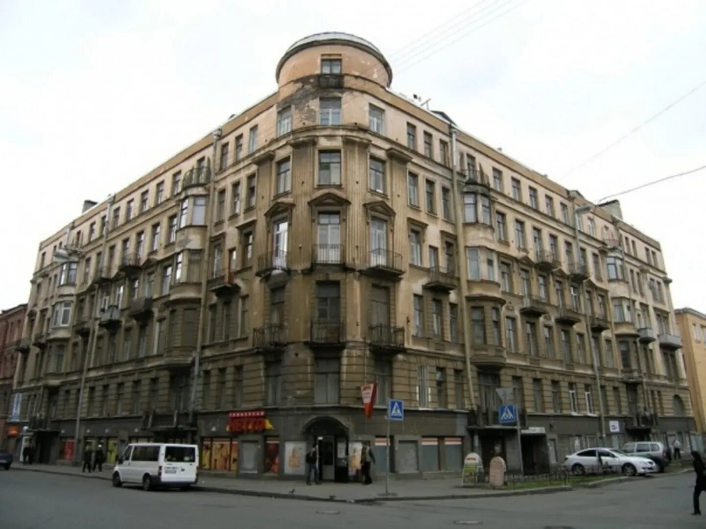 Аренда помещения в бизнес-центре класса B+ "Renaissance House (Ренессанс Хаус)" 