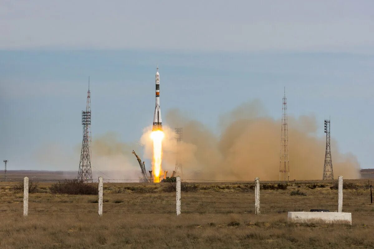 1б. Ракета союз 2 космодром восточный. Ракета с запуском. Союз 2. Ракета на космодроме байконур.