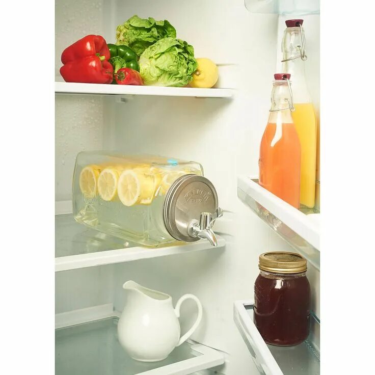 Холодильник для соков. Полочки в дверь холодильника. Refrigerator door with bottles of sauces. What's there in the fridge. Сок холодильник.