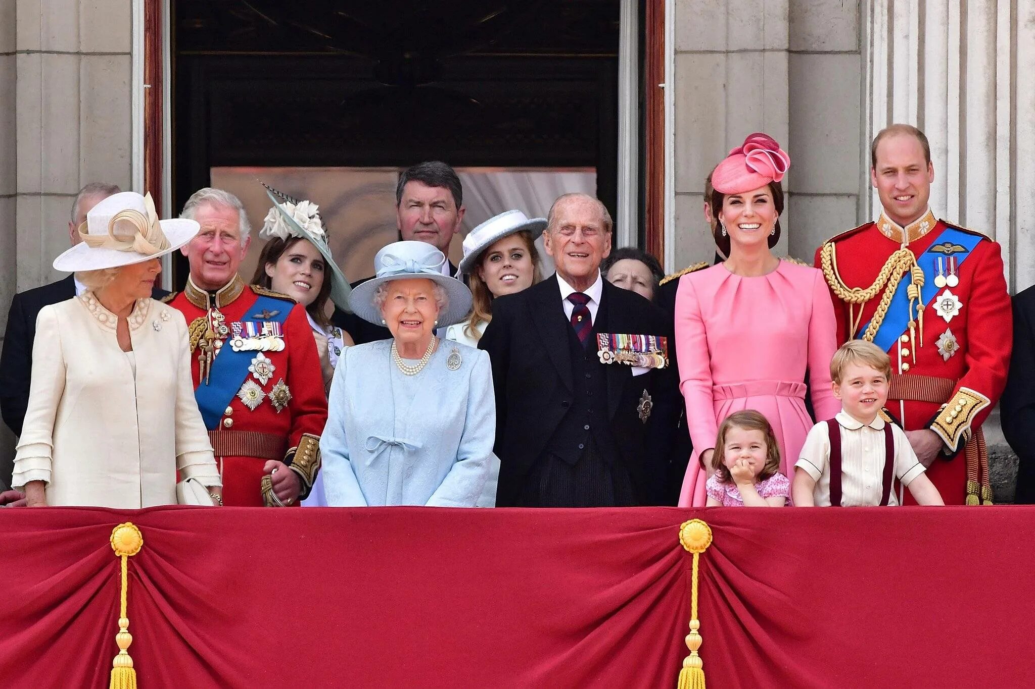 The Royal Family "Королевская семья".. Королевская семья Елизаветы 2. Семейство королевы Великобритании Елизаветы 2. Английская семья видео