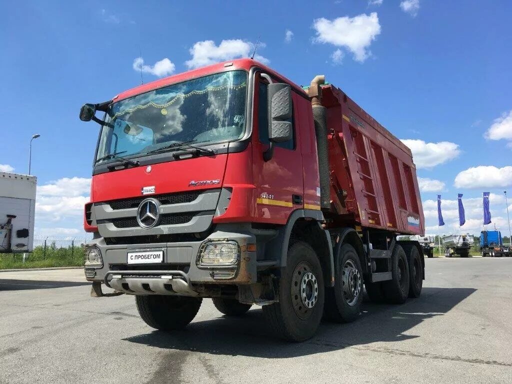 Купить новый Mercedes-Benz Actros в Екатеринбурге: красный самосвал 2018 года на