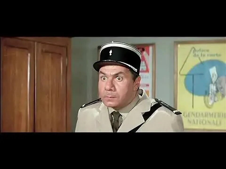 Итальянский жандарм 9 букв. Итальянский жандарм 9 букв. Итальянский жандарм 9 букв. Луи де фюнес в пижаме. Луи де фюнес жандарм.