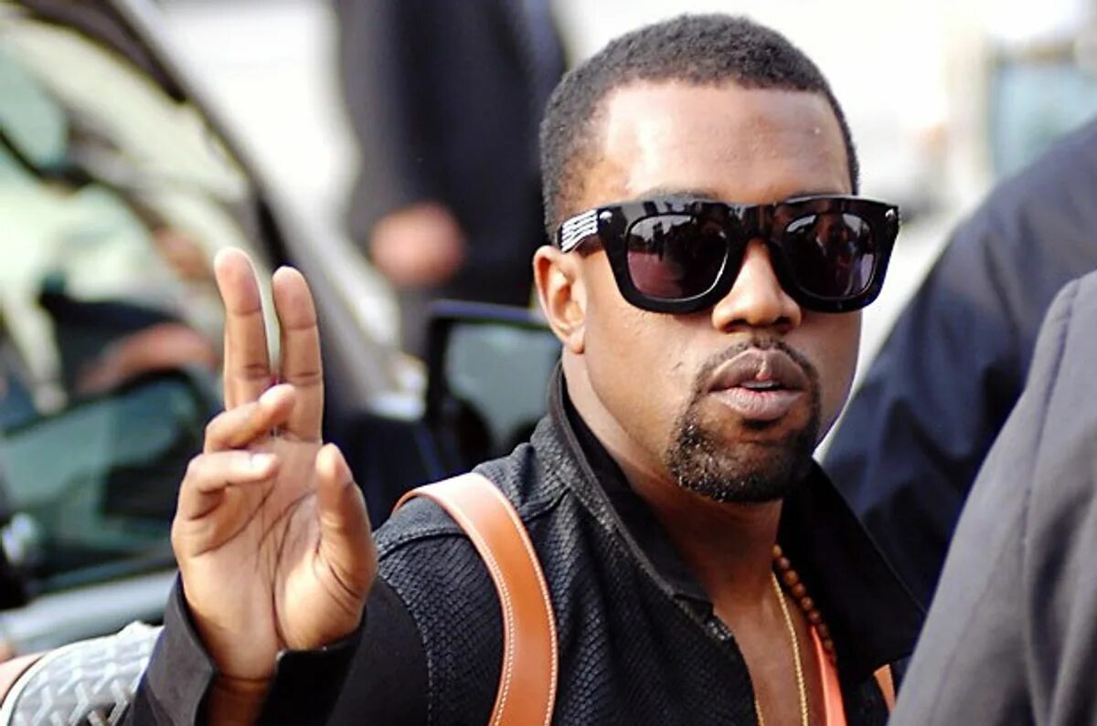 Ест вест 8. Kanye west. Канье уэст ест в машине. Ростикс и канье уэст. Ест вест 8.