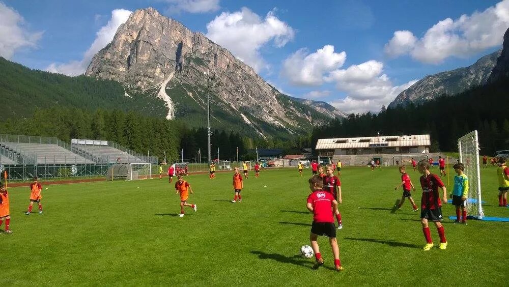 Спортсмены на сборах. Фото из лагеря лиссабон. Soccer camp. Summer sports. Soccer camp.