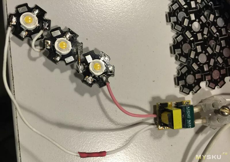 Светодиоды параллельно. SMD светодиод 3.7. Радиатор для светодиодов. Светодиод в цепи. Крепление светодиодов 3 Вт.