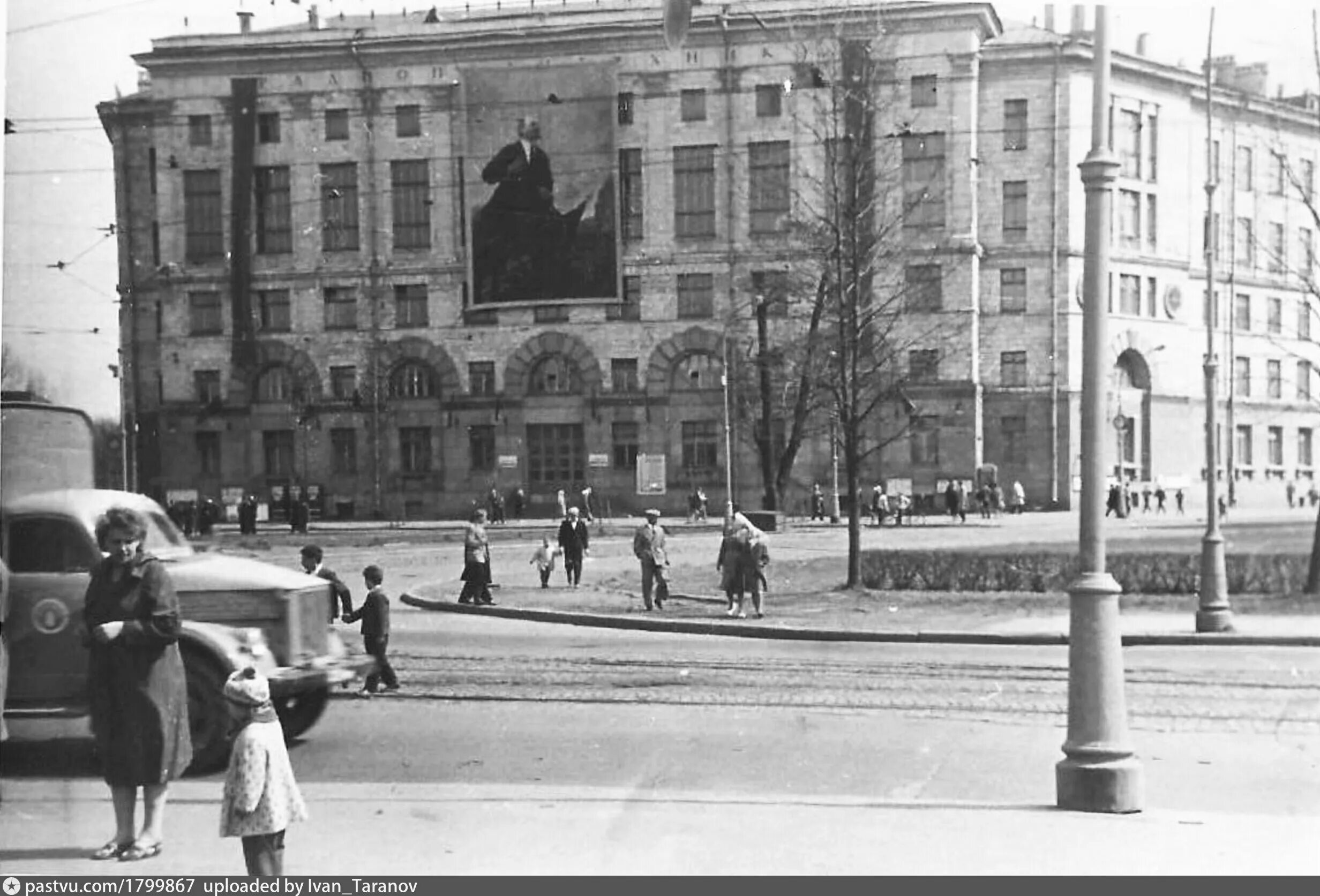 Проспект энгельса 1960 в ленинграде. Светлановская площадь колледж. Светлановская площадь 1950. Светлановская площадь. Радиополитехникум на светлановской площади санкт-петербург.