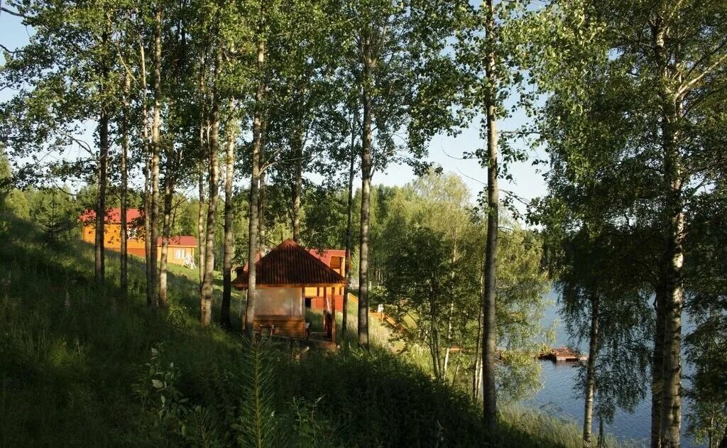 Озеро калды русский остров. Аква евпатория озеро сновидений. Озеро калды челябинская область база русский остров. Резиденция озерная. Валдай великий новгород резиденция.