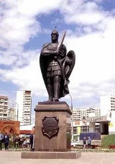 Город дзержинский памятники