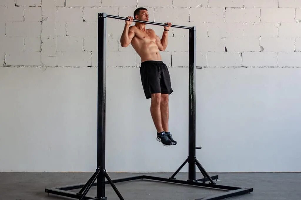 Pull up on that. Турник - pull-up bar. висеть на турнике. человек висит на турнике. спортсмен на турнике.