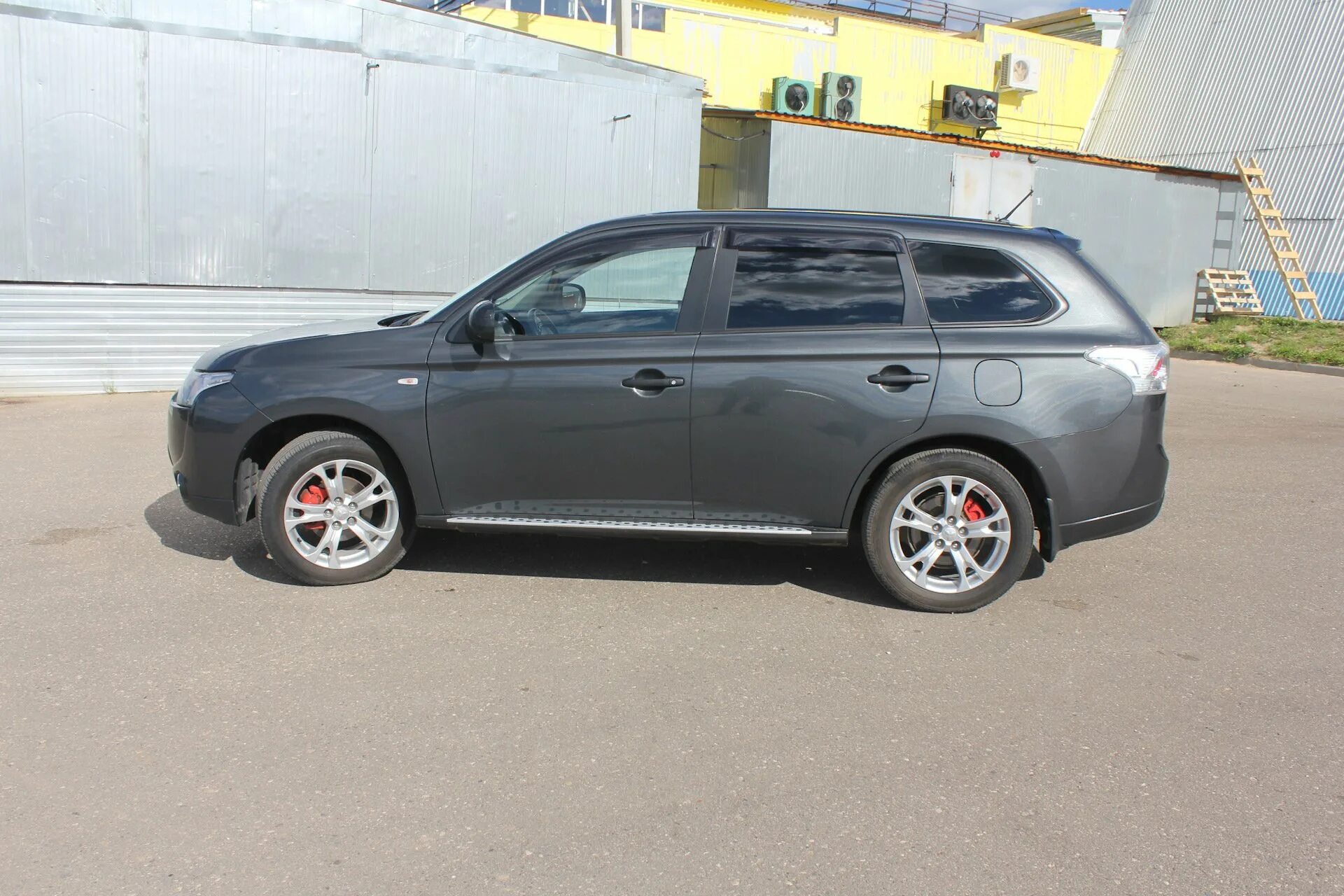 Литые диски митсубиси аутлендер 3. Mitsubishi outlander 2013 на r18. mitsubishi outlander 2014 на r16. mitsubishi outlander 3 колеса r18. outlander 3 диски 18.