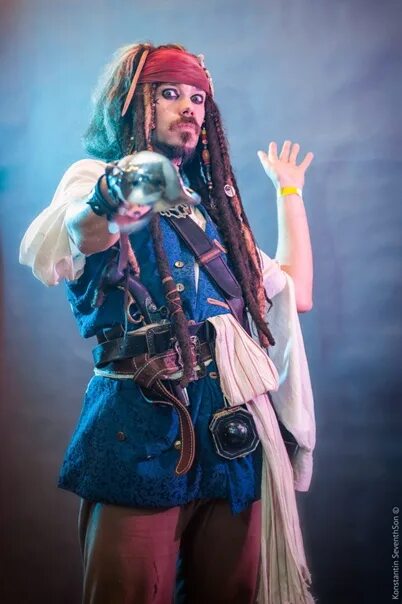 Воробей аниматоры. Пират джек воробей аниматор. Костюм джек воробей аниматоры. Аниматор джек воробей спб. Костюм джек воробей аниматоры.