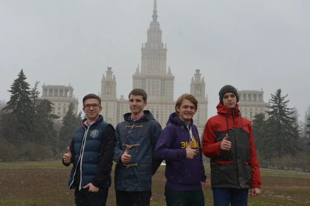 В. Мгу имени ломоносова. Университет в россии мгу. Мгу им ломоносова экономический факультет. Профессор биологии.