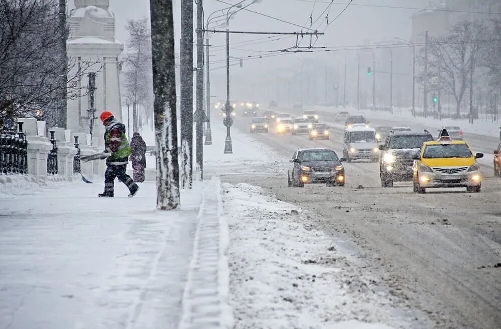Сильный снегопад в москве. Погода снегопады. Дождь зимой. Зима снегопад. Снежная москва.