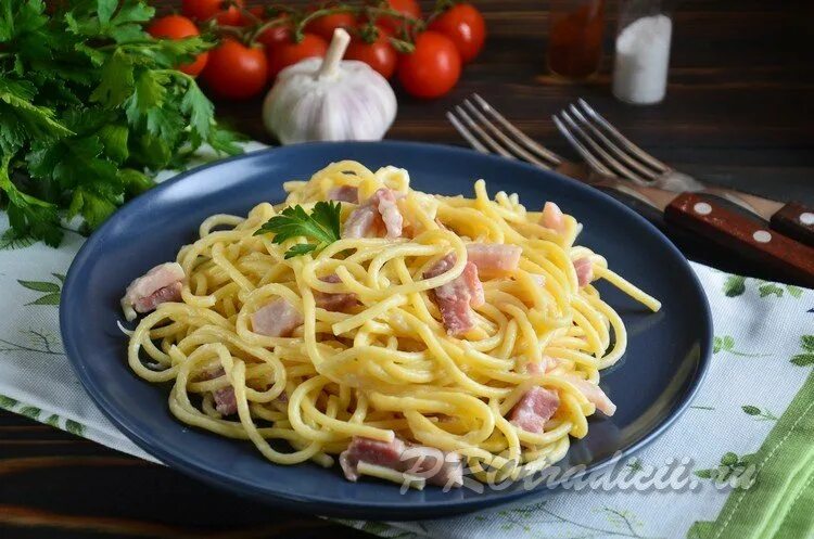 паста фетучини карбонара. 4 карбонара. рецепт домашней карбонары с беконом. паста карбонара халяль. паста карбонара классический.