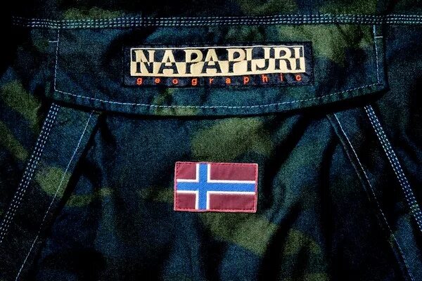 Бренды офников. Stone island и напапири. Фирма шмоток. Офники lyle scott. Бренды офников.