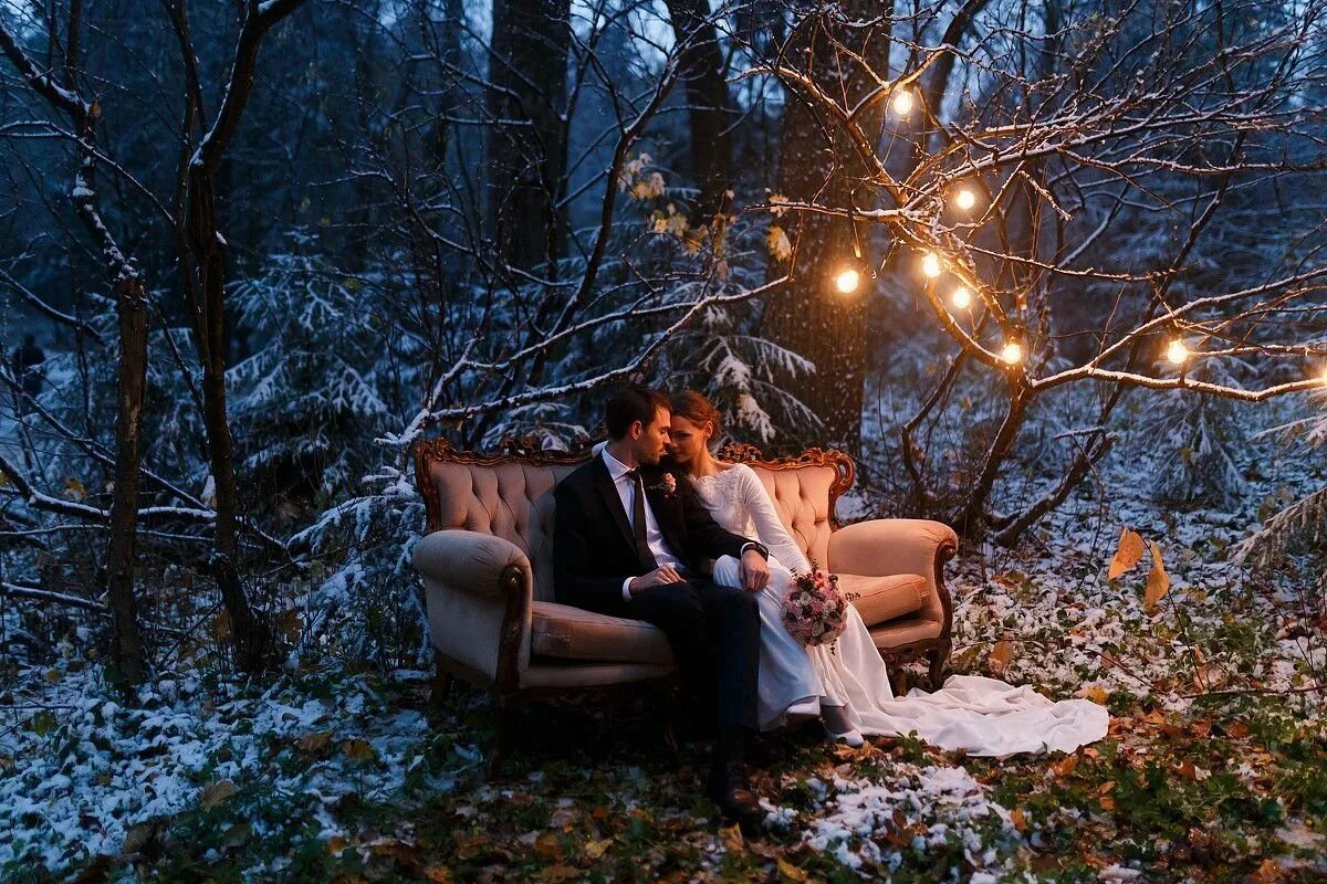Романтика в воздухе. Зимняя романтика. Влюбленные в лесу. Романтический ужин в зимнем лесу. Зимняя романтическая фотосессия.