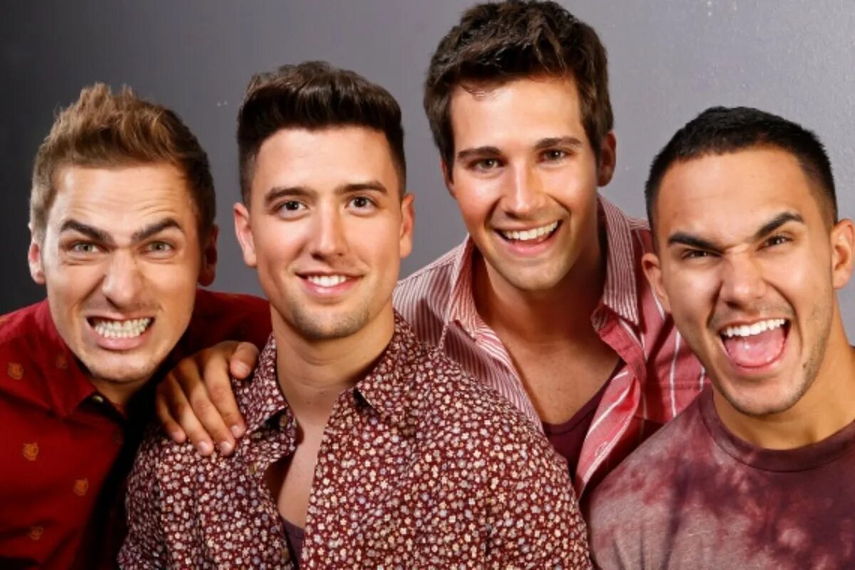 Группа большое широкое. Рок-группы «big trouble». Казанская группа кавер 3 парня. Концерт ac dc 2009 river. Группа big country.