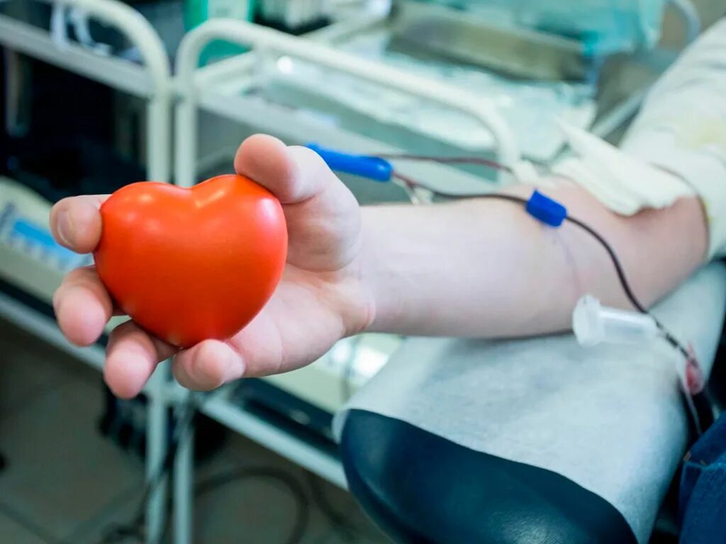 Переливание крови спасло жизнь. Сдача крови. Донор крови. Донар. День донора.